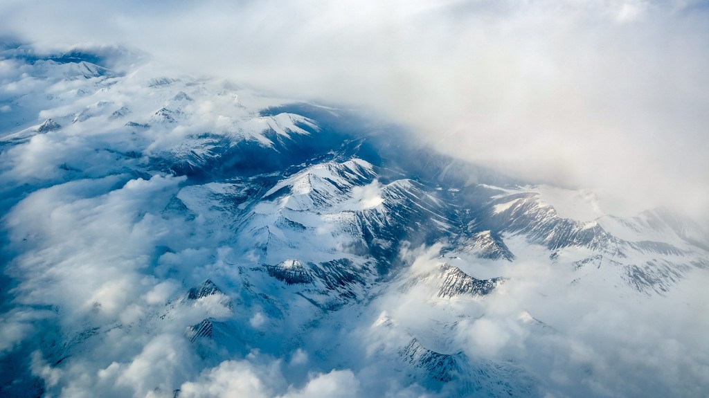 播音主持自备稿件她在云中笑