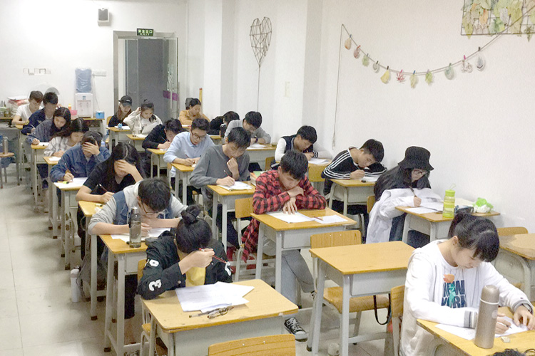 2019年广东省普通高校本科插班生报名方式、时间及报考费