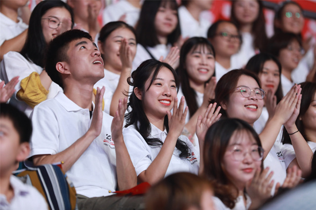 梅州传媒艺考培训机构-在梅州学播音主持艺考培训费需要多少钱?