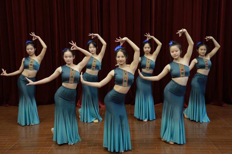 深圳市德邦高级中学舞蹈生 深圳市德邦高级中学舞蹈生