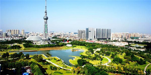 佛山播音主持艺考培训哪家好？多芬播音主持培训测评规划机构佛山学子优选！