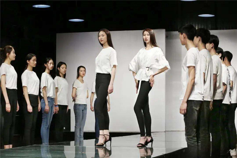 四川文化艺术学院服装表演专业