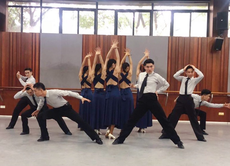 播音主持培训自备稿件十八岁畅想曲