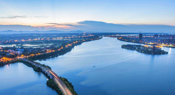 自备稿件 祖国啊，我亲爱的祖国