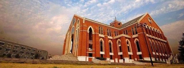 武汉设计工程学院招生表演专业