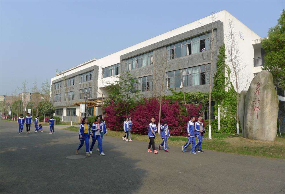 湛江表演艺考培训多长时间,从什么时候培训比较好